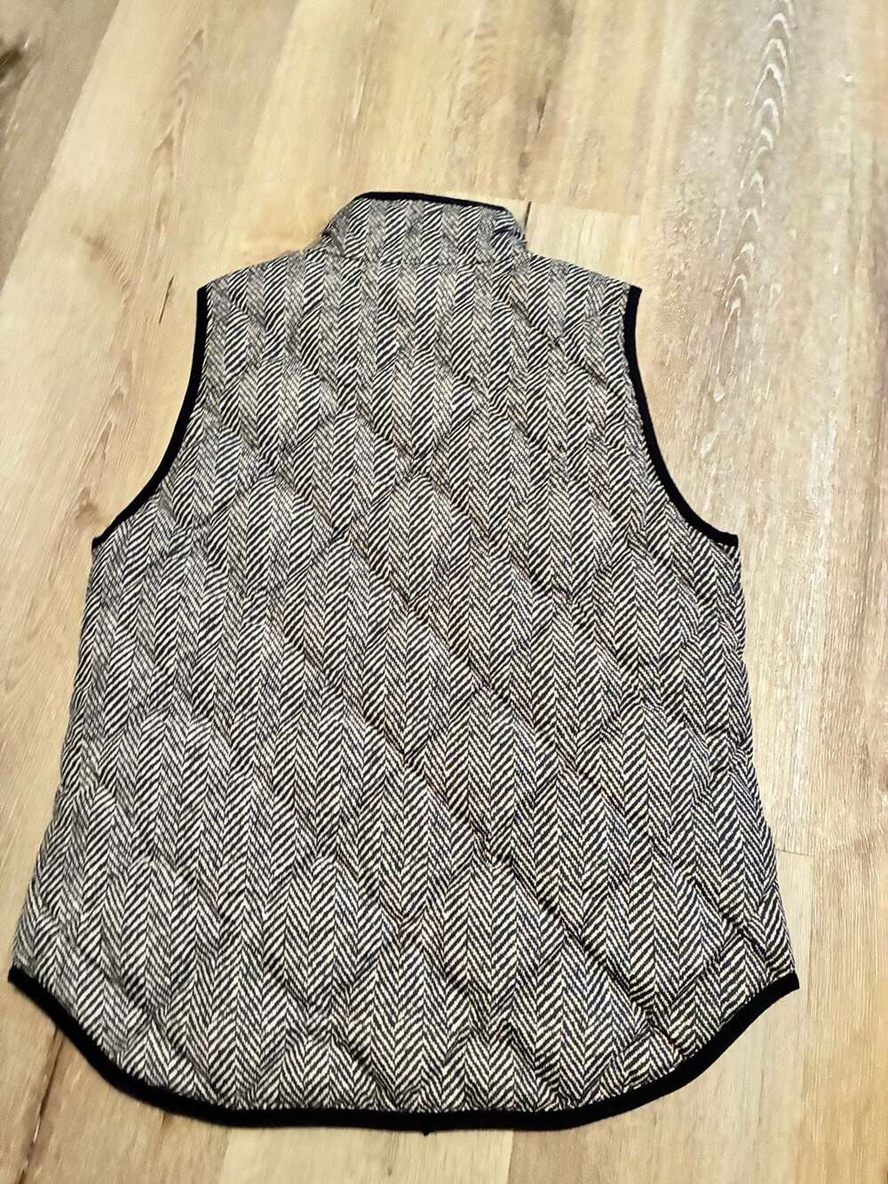 J.Crew Puffer Vest Size M Black White Herringbone Quilted Zip Front - Picture 9 of 9